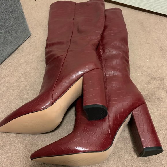 NEW CRANBERRY CROC KNEE HIGH BOOTS - Picture 13 of 16